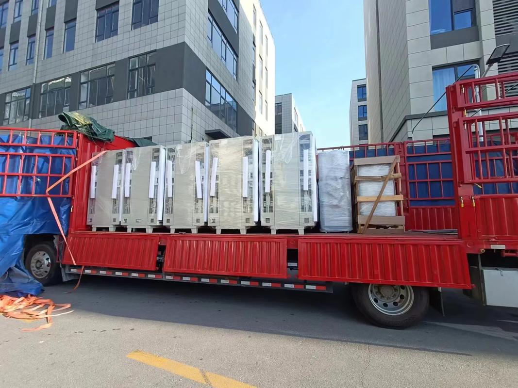 山东工厂再添新设备 分容柜与老化柜安排到位，为产品品质保驾护航